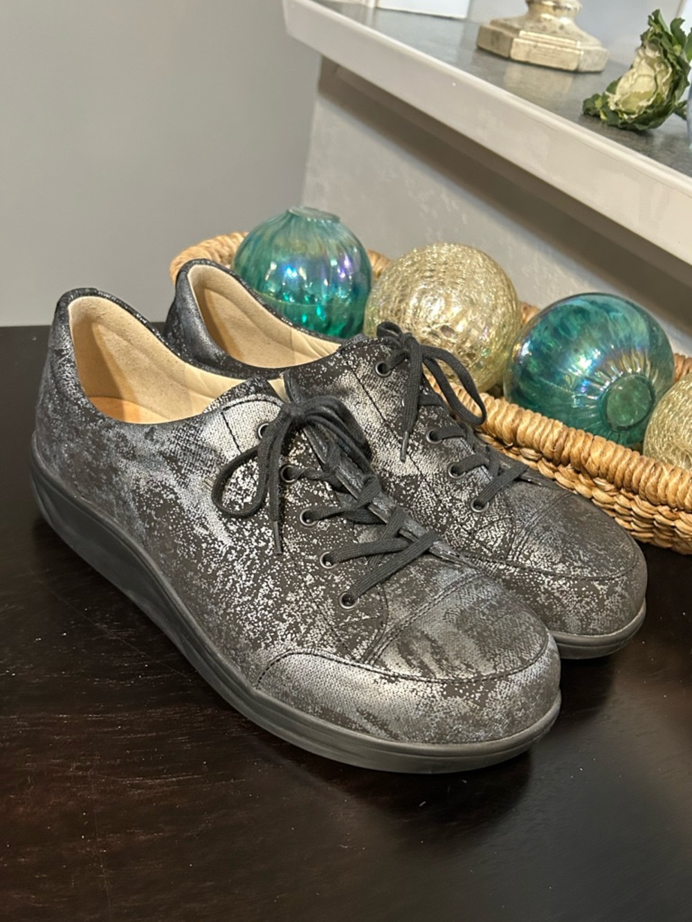 Finn Comfort Black / Gray Leather Casual Oxfords Size 9